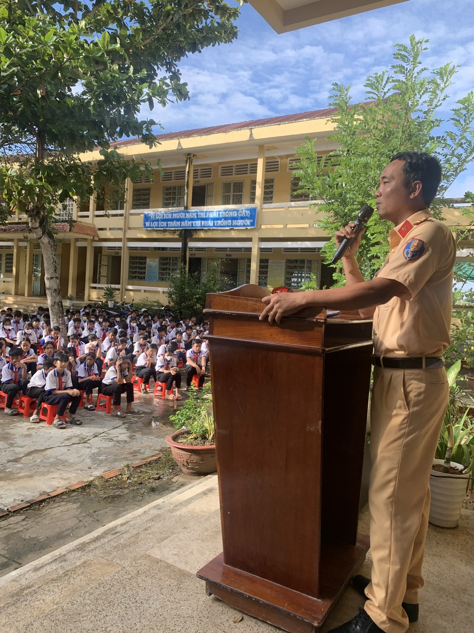 Trường tiểu học và trung học cơ sở Phú Mỹ tổ chức khai giảng năm học 2023-2024